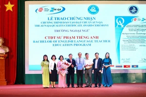 Đại học Thái Nguyên trao chứng nhận 4 CTĐT đạt chuẩn chất lượng AUN-QA