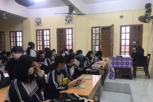 Học sinh Trường THPT Phù Cừ (Hưng Yên) trở lại trường học