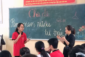 Học sinh Trường THCS Đà Bắc (Hòa Bình)