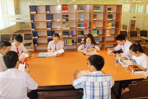 Sinh viên Trường Đại học Y Thái Bình trong thư viện