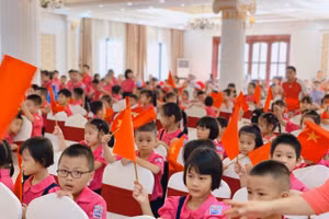 Học sinh Trường tiểu học Trần Quốc Toản (Hòa Bình)