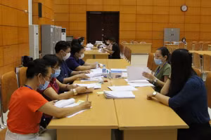 Khu vực chấm thi tại Trường THPT chuyên Hà Nội Amsterdam