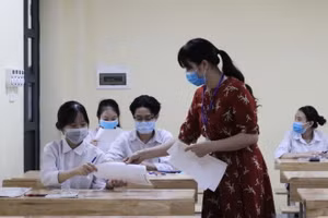 Các thí sinh dự thi vào lớp 10 tại Hà Nội.