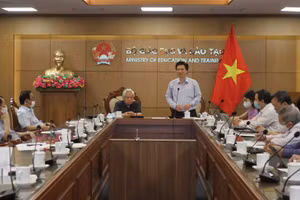 Thứ trưởng Nguyễn Hữu Độ chủ trì phiên họp lấy ý kiến tư vấn, góp ý cho Đề án xây dựng xã hội học tập giai đoạn 2021-2030 .