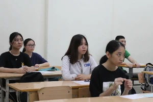 Học sinh thi vào lớp 10 THPT ở Hà Nội năm học 2020-2021