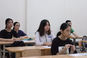 Học sinh thi vào lớp 10 THPT ở Hà Nội năm học 2020-2021