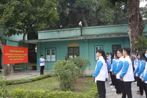 Lễ báo công dâng Bác của đoàn học sinh tiêu biểu học tập và làm theo tư tưởng, đạo đức, phong cách Hồ Chí Minh năm 2020.