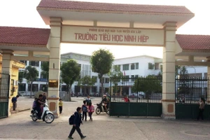 Trường Tiểu học Ninh Hiệp (huyện Gia Lâm) chưa thể mở cửa trở lại vào ngày 8/11.