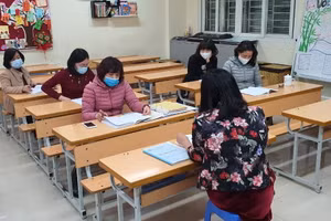 Tổ chuyên môn trường tiểu học Nguyễn Du họp triển khai dạy học trực tuyến.