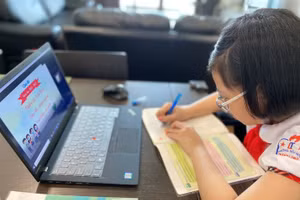 Học sinh hào hứng với giờ học trực tuyến. 