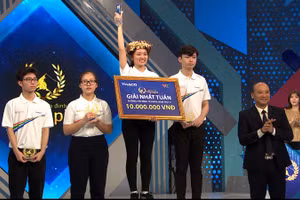 Nguyễn Thị Thu Hương giành vòng nguyệt quế.