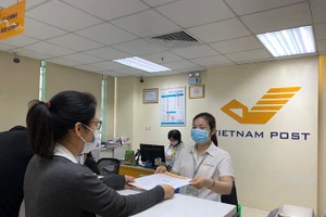 Học sinh được nhận giấy chứng nhận tốt nghiệp tại nhà qua đường bưu điện. Ảnh minh họa