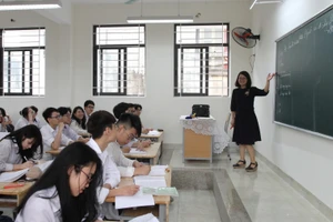 Học sinh Trường THPT Trương Định (Hà Nội) ôn thi tốt nghiệp THPT 2021