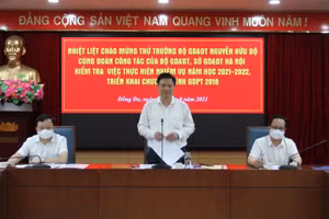 Thứ trưởng Nguyễn Hữu Độ cùng đoàn công tác làm việc tại quận Đống Đa