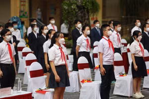 Học sinh Hà Nội dự lễ khai giảng tại Trường THCS Trưng Vương