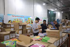 Tại một kho sách bị phát hiện có nhiều sách giáo khoa giả