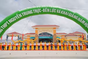 Khánh thành trường THPT Nguyễn Trung Trực – Bến Lức, Long An do VPBank tài trợ