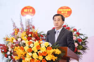 Thứ trưởng Bộ Y tế Trần Văn Thuấn phát biểu tại Hội nghị khoa học Điều dưỡng quốc tế lần thứ nhất của CLB Điều dưỡng trưởng Việt Nam.