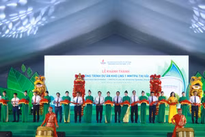 Nghi thức cắt băng khánh thành Kho LNG 1 MMTPA Thị Vải của PV GAS.