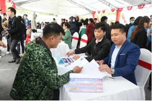 Hỗ trợ khai thác, phát triển và ổn định thị trường lao động ngoài nước