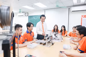 Thí sinh ồ ạt xét tuyển học bạ để chắc suất trúng tuyển sớm