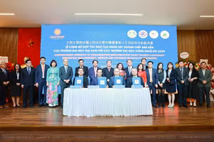 DNU ký kết hợp tác với Trường Đại học KHKT Long Hoa, Đại học KHKT Minh Tân, Đại học KHKT Côn Sơn đào tạo nhân lực ngành Chip bán dẫn. 