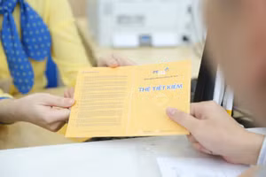 Nhiều người lựa chọn gửi tiết kiệm vì an toàn, ổn định