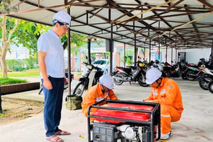 Điện lực Tân Uyên đấu nối nguồn điện dự phòng tại điểm thi.