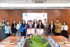 Trường Đại học Thương mại và ICAEW tiếp tục ký kết hợp tác lần thứ 3