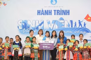 Gần 1.500 em nhỏ miền cao Điện Biên đón niềm vui uống sữa mỗi ngày từ Quỹ Sữa Vươn Cao Việt Nam. 