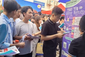 Ngày hội việc làm’ được trường Đại học Sư phạm Kỹ thuật Hưng Yên tổ chức thường xuyên