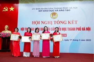 5 cô giáo đoạt giải Nhất.