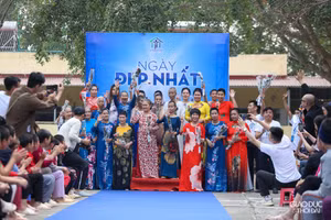 Ngày đẹp nhất ở nơi những người phụ nữ ’không biết mình là ai’