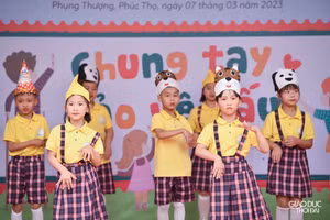 Học sinh Hà Nội vẽ tranh với thông điệp ' gấu yêu thương'