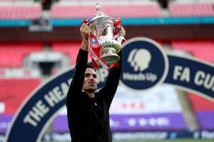 Arteta giành danh hiệu đầu tiên chỉ sau 7 tháng dẫn dắt Arsenal.