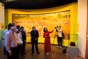 Triển lãm giới thiệu đến công chúng hơn 150 tài liệu, hiện vật, hình ảnh tiêu biểu, được lựa chọn, trưng bày thể hiện qua 2 chủ đề "Sức mạnh dân tộc" và "Ngày Độc lập 2/9".