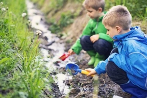 Unschooling là mô hình học tập theo sở thích của trẻ em chứ không theo giáo trình định sẵn.