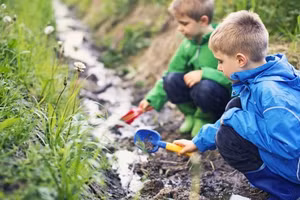 Unschooling là mô hình học tập theo sở thích của trẻ em chứ không theo giáo trình định sẵn.