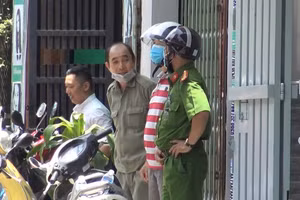 Cơ quan công an đang phong tỏa, khám nghiệm hiện trường. Ảnh: Báo Sài Gòn giải phóng