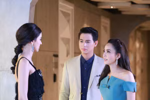 Tôi tiến đến gần, tát cô ta một cái đau điếng. Ảnh minh họa.