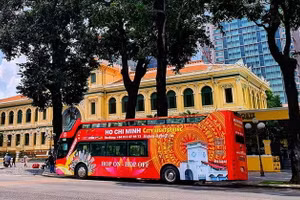 Du khách có thể trải nghiệm quanh thành phố với dịch vụ xe buýt 2 tầng (Ảnh: Sở Du lịch TP.HCM)