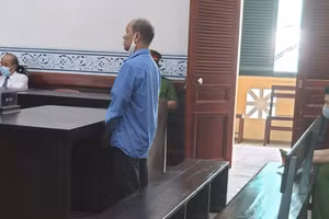 Bị cáo Nguyễn Tấn Hiệp nghe tuyên án. Ảnh: VNN