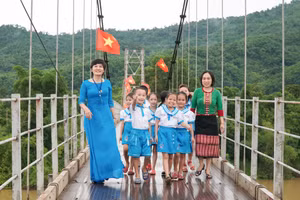 Năm học 2020 - 2021, học sinh điểm lẻ Chôm Lôm sẽ nhập về trường chính Tiểu học Lạng Khê (Con Cuông, Nghệ An)