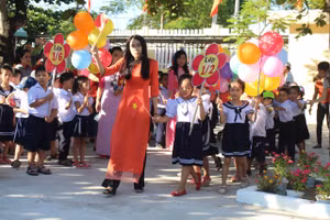 Lễ đón HS lớp Một đầu năm học mới. 