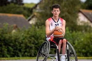 Cầu thủ Oscar Knight.