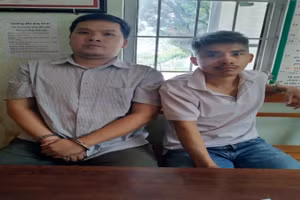 Trần Công Minh và Võ Gia Quyến tại cơ quan công an.