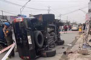 Khám nhà 2 kẻ lái ô tô tông CSGT và 2 người dân tử vong