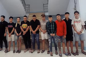 Đăng ảnh lên mạng để ra oai, nhóm thanh niên vác hung khí hỗn chiến bị bắt 