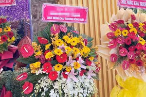 Xử phạt chủ quán cà phê tự đặt hoa mạo danh lãnh đạo Đảng, Nhà nước để chúc mừng