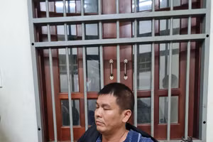 Yang Zhong Wu tại cơ quan điều tra.